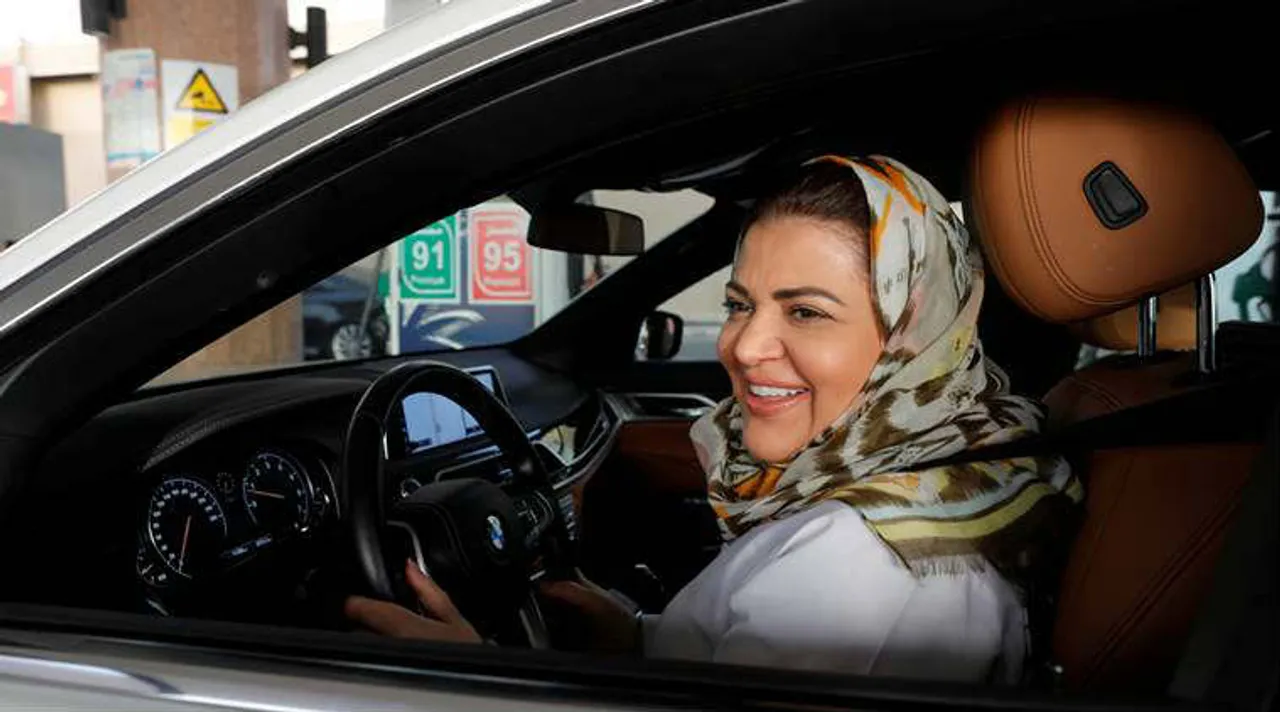 Saudi Women Driving Car
