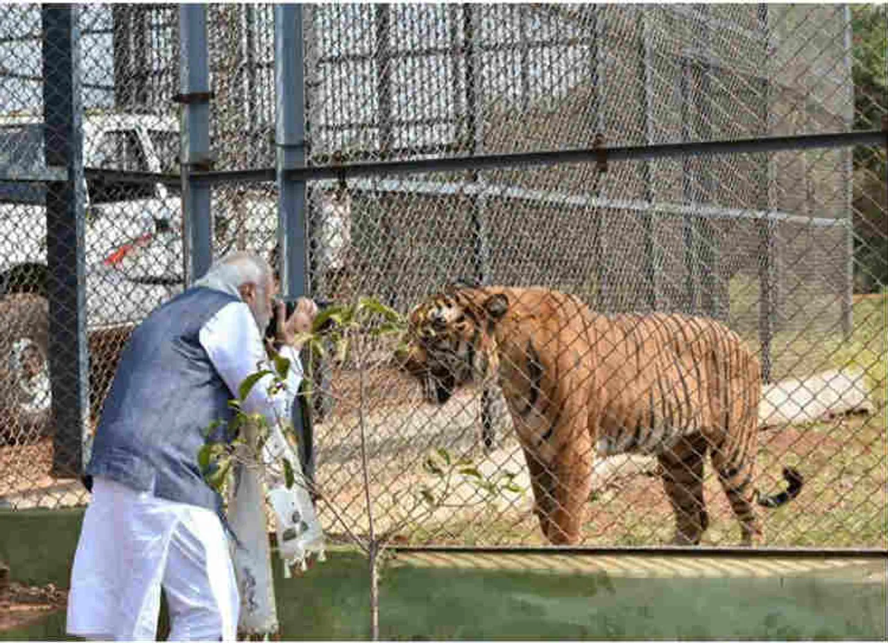 இதெல்லாம் மோடி எடுத்த புகைப்படங்களா? புகைப்பட கலைஞராக மாறிய பிரதமர்!