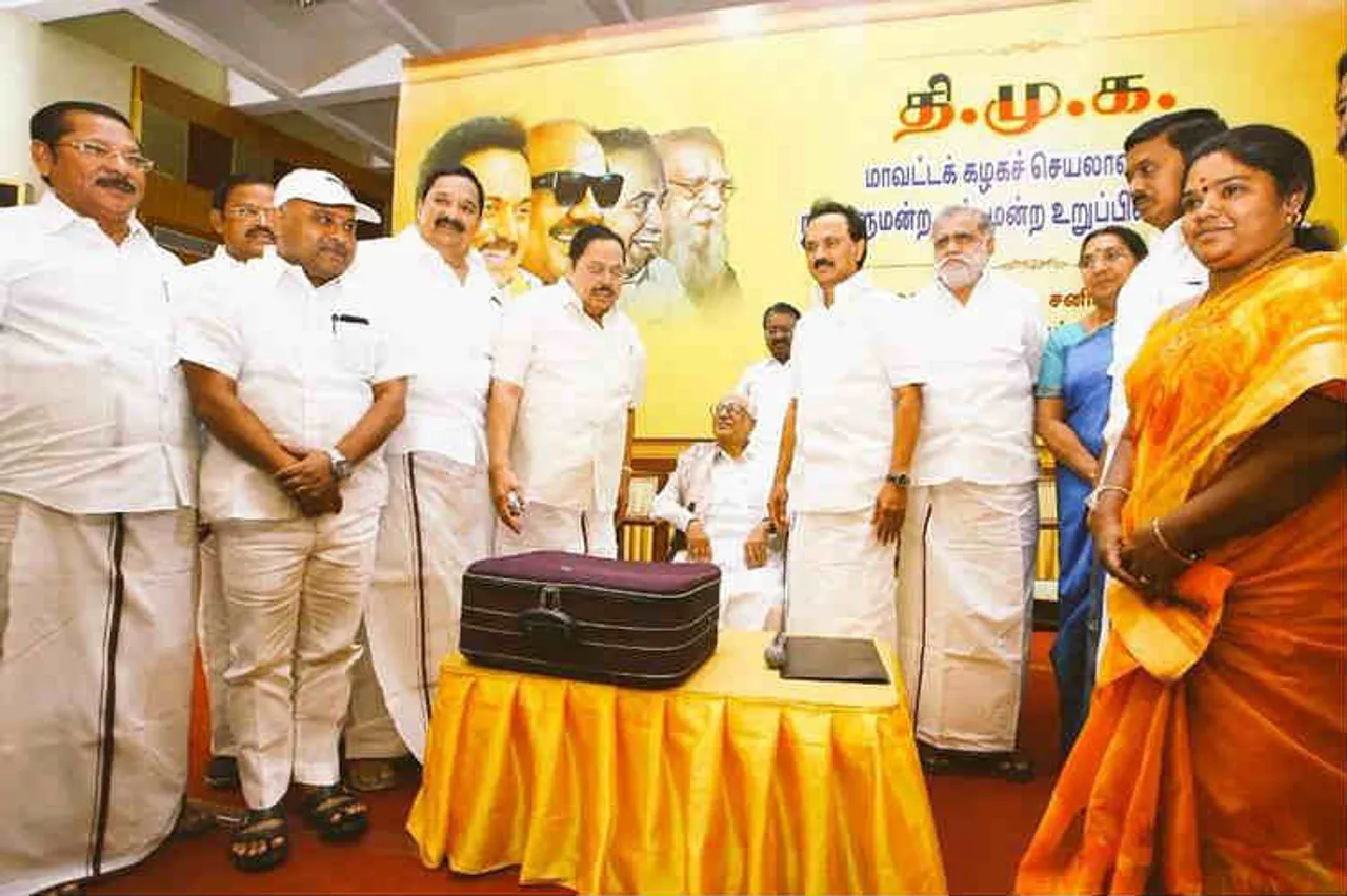 DMK District Secretaries MLAs Meeting Resolutions, MK Stalin, திராவிட முன்னேற்றக் கழகம், திமுக மாவட்டச் செயலாளர்கள் எம்.எல்.ஏ.க்கள் எம்.பி.க்கள் கூட்டத்தில் 8 தீர்மானங்கள்