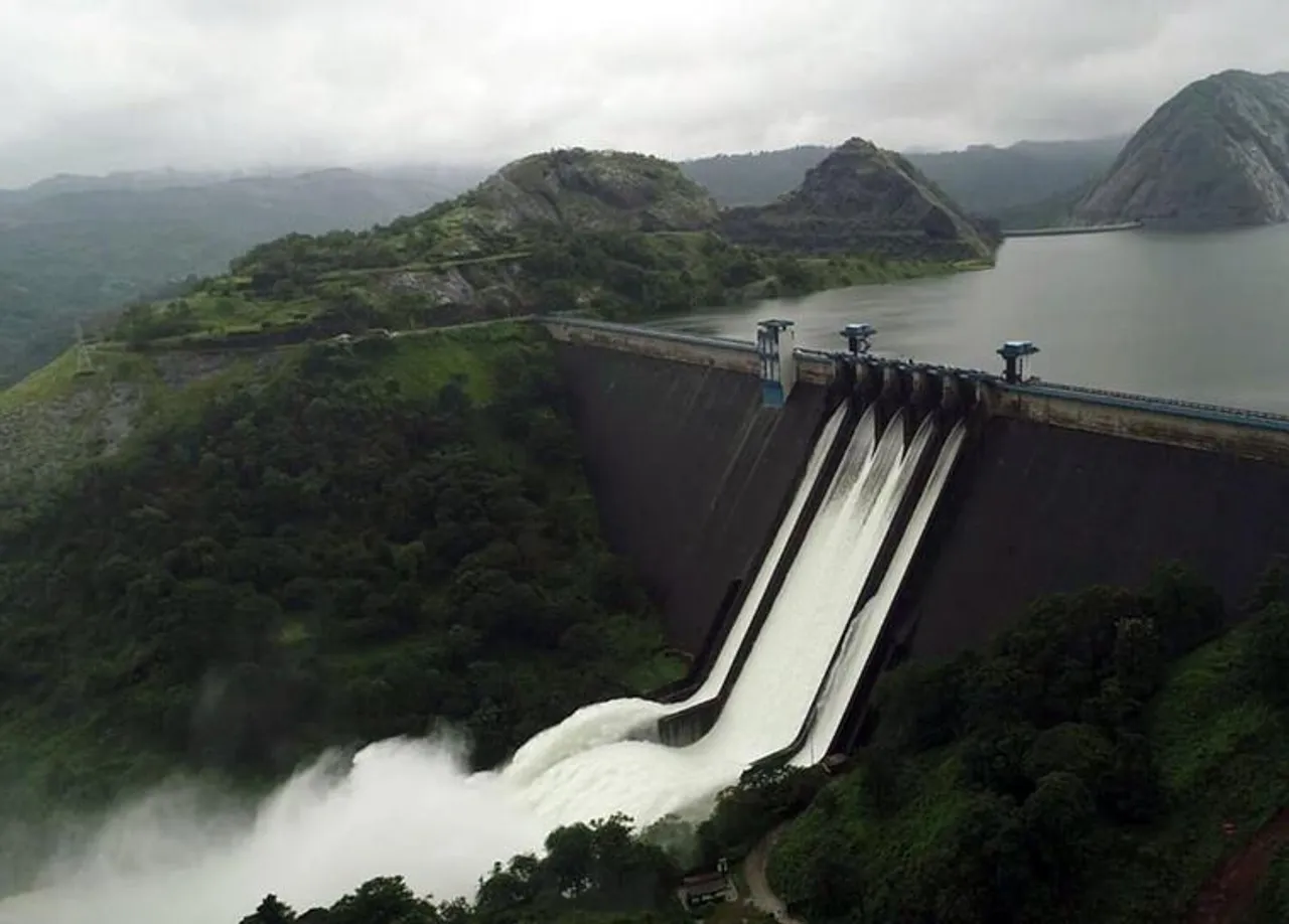 கேரளா மழை வெள்ளம் காரணம், இடுக்கி அணை, முல்லை பெரியாறு அணை, தமிழக கேரள எல்லை