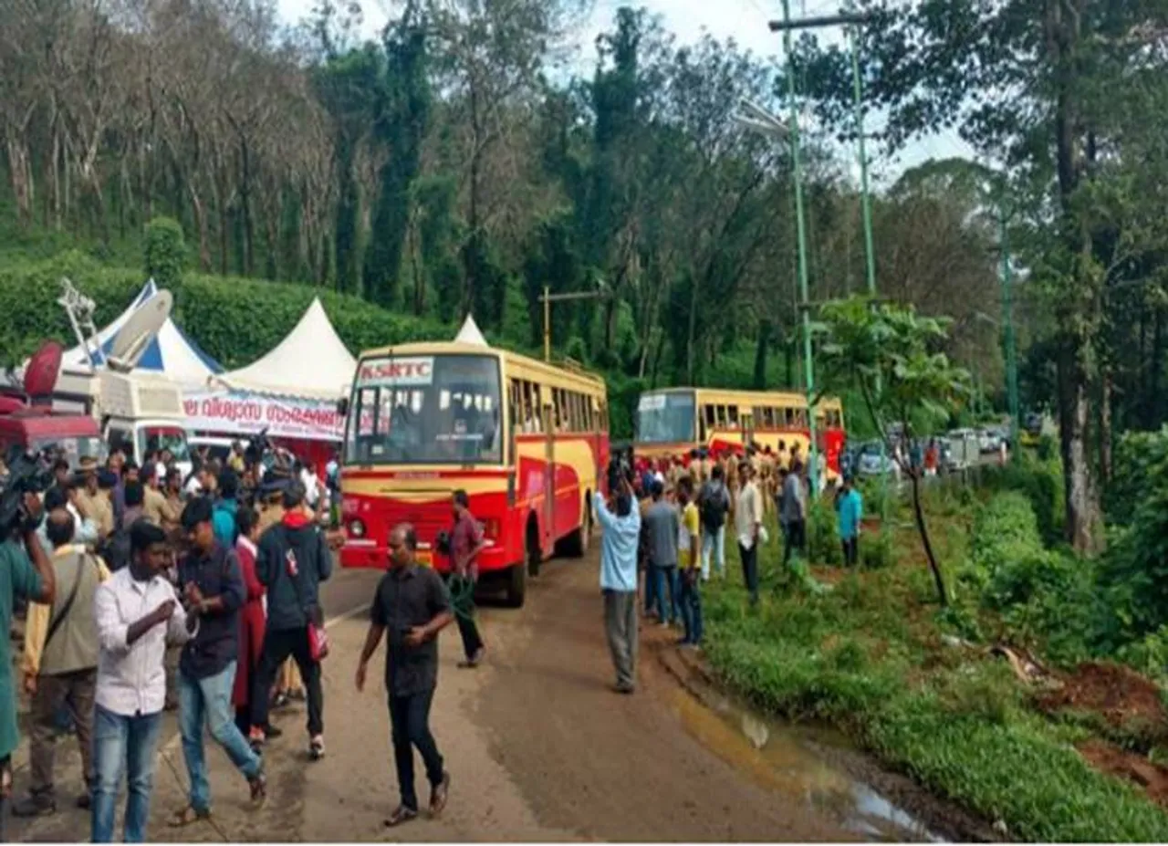 Sabarimala Shrine opens : சபரிமலை கோவில் நடை திறக்கப்பட்டது