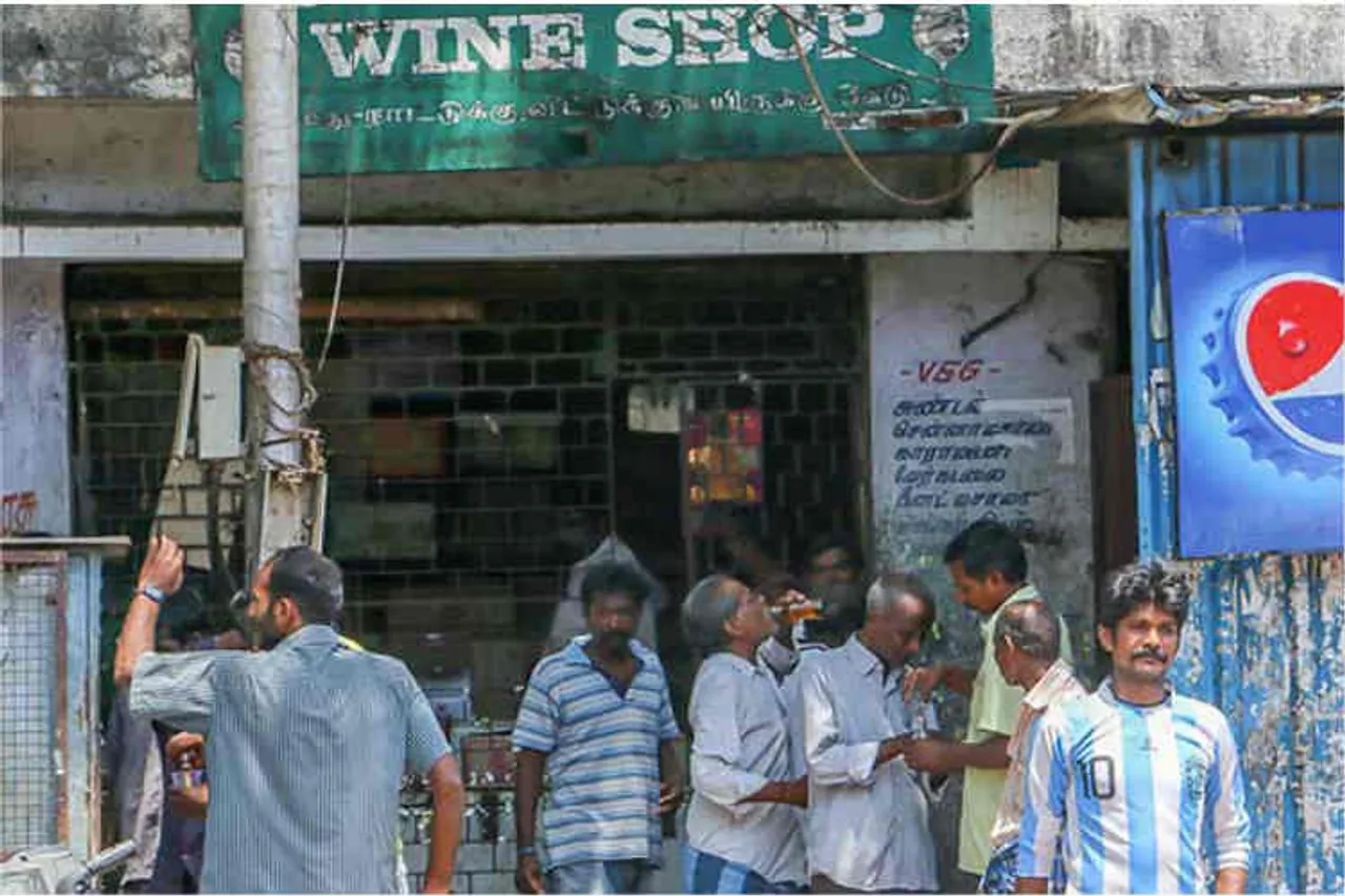 மதுப்பிரியர்களுக்கு ஒரு அதிர்ச்சி செய்தி:  உங்க நிலைமை இப்படி ஆயிடுச்சே!