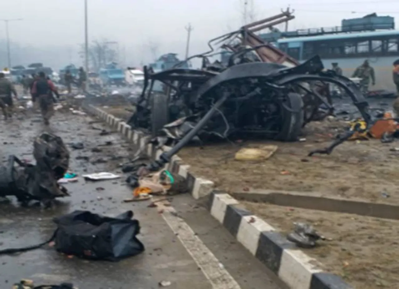 Awantipora attack 18 CRPF personnel killed, several injured; JeM claims responsibility - ஜம்மு-காஷ்மீரில் தீவிரவாதிகள் திடீர் தாக்குதல்! 18 சிஆர்பிஎஃப் வீரர்கள் பலி!