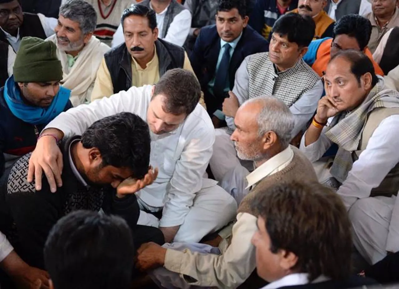 Rahul Gandhi Priyanka Gandhi Pays tribute