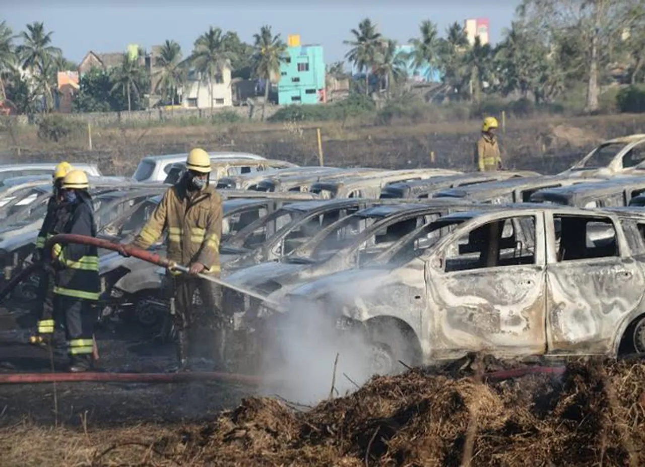 Chennai Porur Car shed fire accident - சென்னையில் கார் டாக்ஸி நிறுவனத்தில் பெரும் விபத்து: 200க்கும் மேற்பட்ட கார்கள் சாம்பலானது!