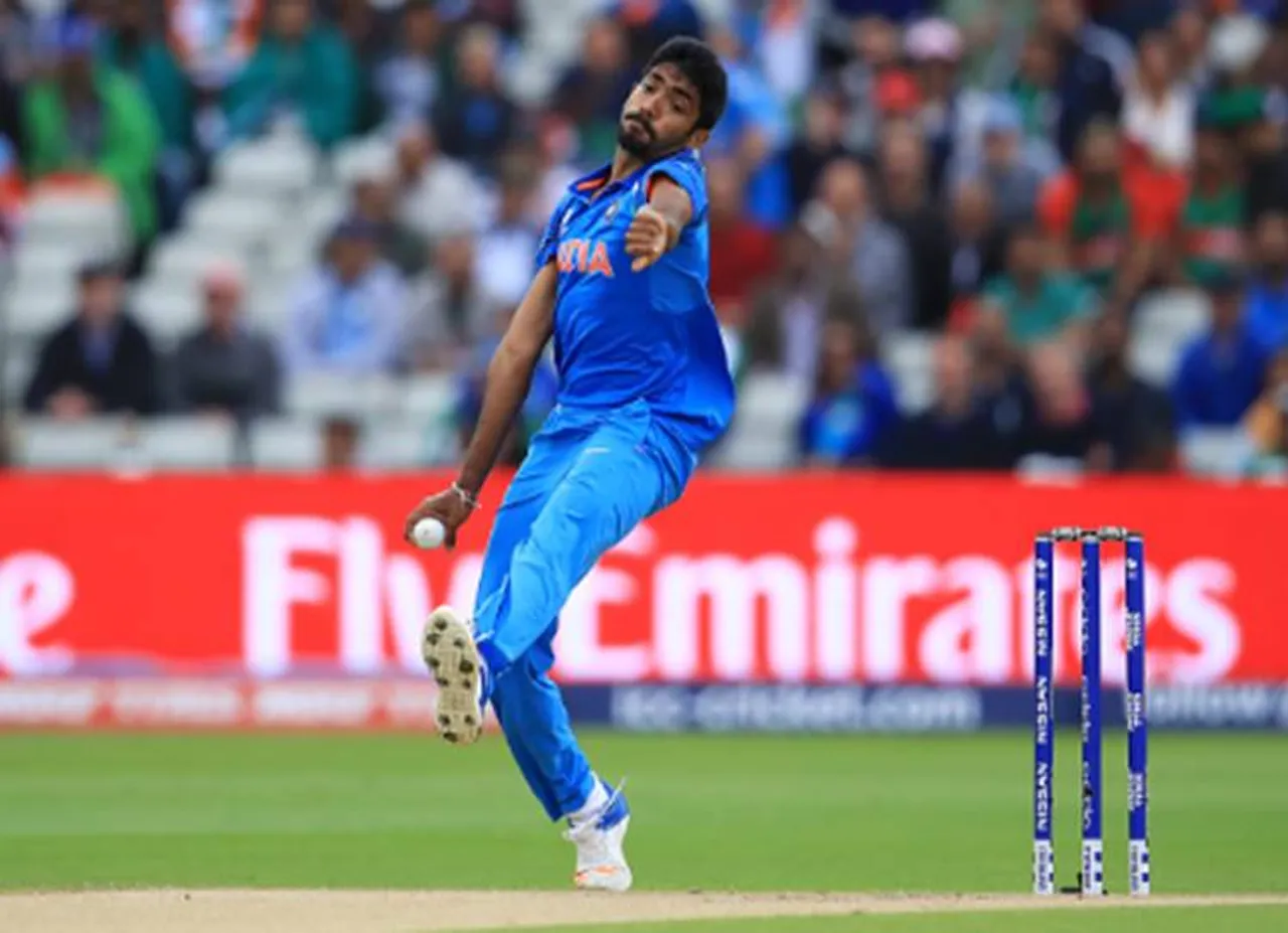 Jasprit Bumrah effect! Kid in Hong Kong imitates - வெளிநாட்டு ரசிகர்களையும் ஈர்த்த பும்ராவின் பவுலிங்! (வீடியோ)