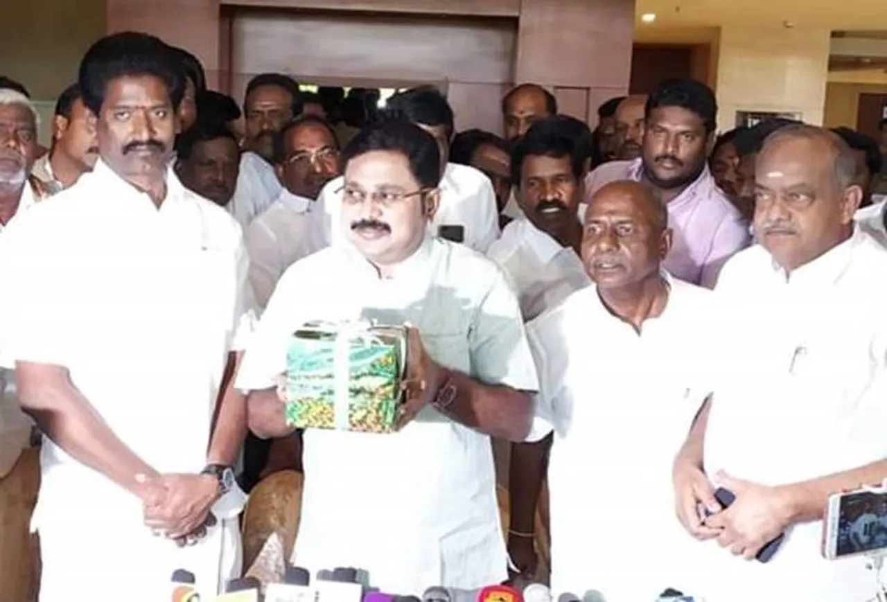 gift box symbol, ttv dinakaran party symbol, பரிசுப் பெட்டி சின்னம், அமமுக, டிடிவி தினகரன்