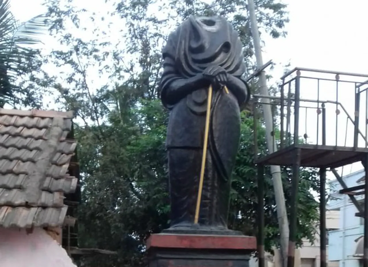 Broken Periyar Statue