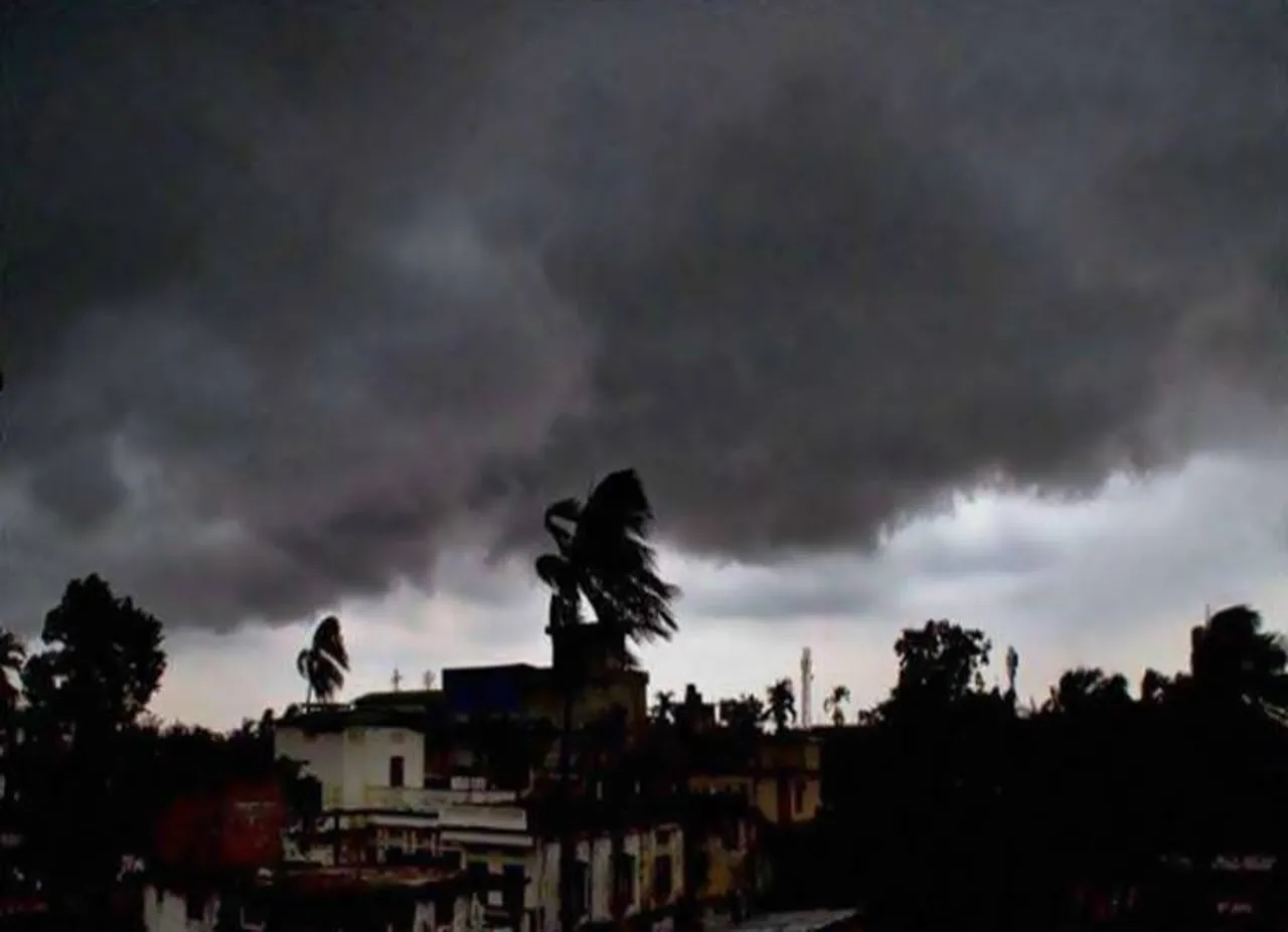 Tamil Nadu Weatherman about fani cyclone: தமிழ்நாடு வெதர்மேன் பிரதீப் ஜான் எச்சரிக்கை