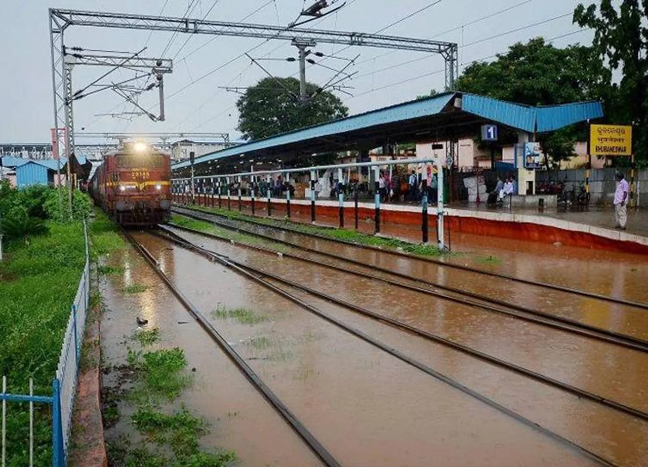 Cyclone Fani Alert Southern Railway canceled 10 Trains