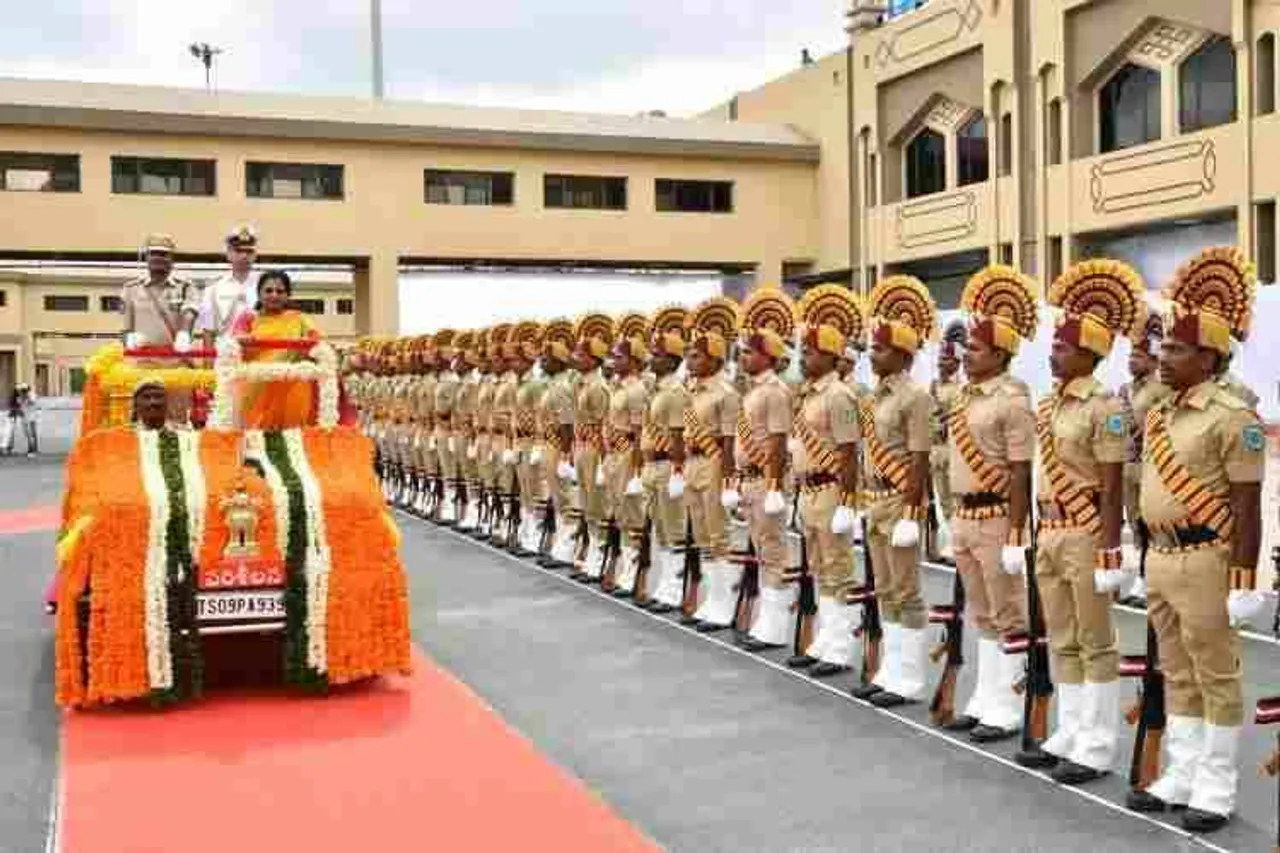 Tamilisai Soundararajan Swearing, Telangana Governor Tamilisai Soundararajan,தமிழிசை சௌந்தரராஜன் ஆளுநராக பதவியேற்பு, குமரி அனந்தன், ஓ.பன்னீர்செல்வம் பங்கேற்பு, Congress Leader Kumari Ananthan, Tamilisai Soundararajan, Tamil Nadu Deputy CM O.Panneerselvam participated, Tamil Nadu Ministers participated