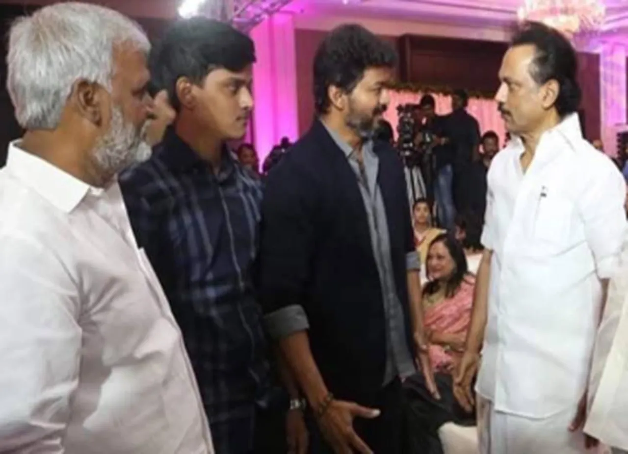 Vijay meets stalin dmk function thalapathy bigil - தளபதியை சந்தித்த தளபதி! யாருக்கு லாபம்?