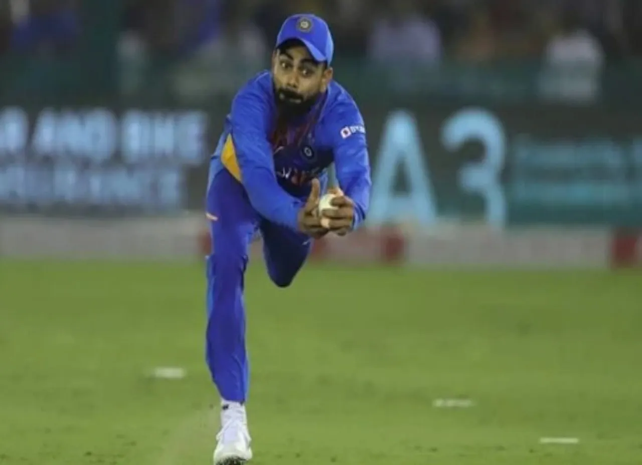 Virat Kohli takes stunning one-handed catch vs South Africa video - அத்லெட் விராட் கோலியின் ஒன் ஹேண்ட் கேட்ச் - வீடியோ