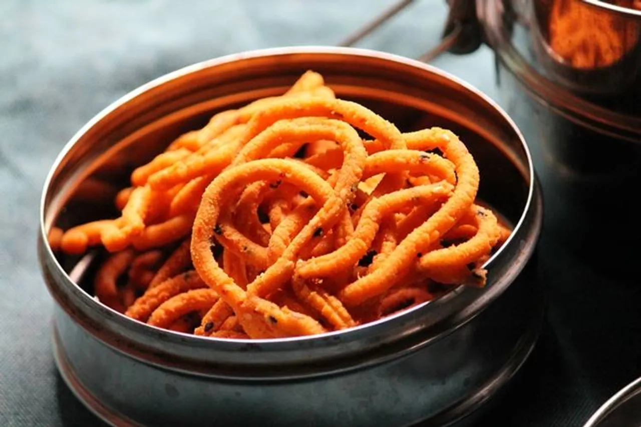 Diwali 2019 celebrations snacks Kaara thattai Garlic Murukku
