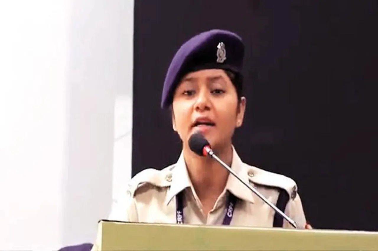 Khushboo Chauhan CRPF Viral Video Triggers Human Rights in Indian : குஸ்பூ சவுகான்