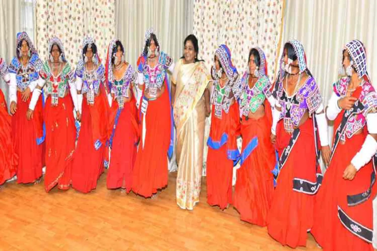 Tamilisai Soundararajan Dance With Tribal people