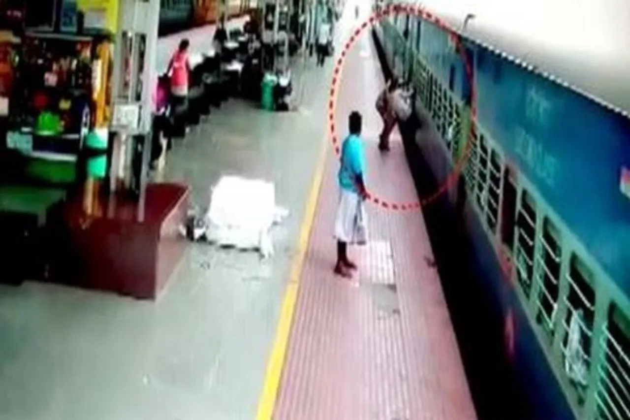 Railway Personnel saves passenger CCTV Video :