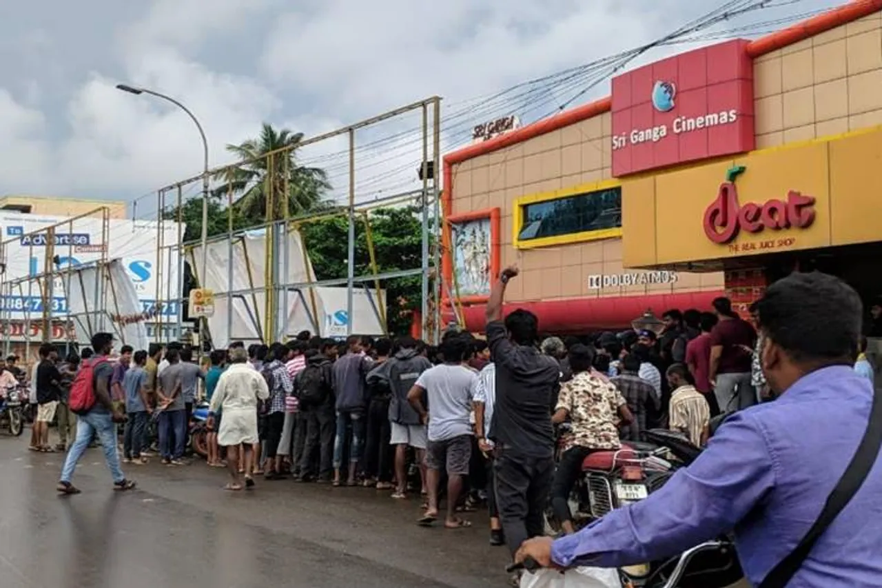 மதுரை, நெல்லை உள்ளிட்ட நகரங்களில் அசர வைக்கும் 'பிகில்' ரிலீஸ் - சற்றும் பின்வாங்காத 'கைதி'