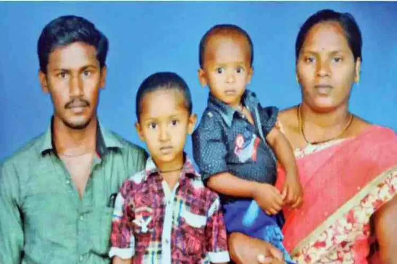 sujith death, sujith, sorry sujith, boy fall in bore well, Sujiht family mourned, sujith body rescued, sujith dead, sujith body decomposed, sujith family suffered, சுஜித் மரணம், சுஜித் உடல் மீட்பு, சுஜித் பெற்றோர்கள், சுஜித்தின் சிதைந்த உடல் மீட்பு, sujith rescue fail, Sujith family mourned his death, couldn't see sujith's face the last time, sujith body badly decomposed