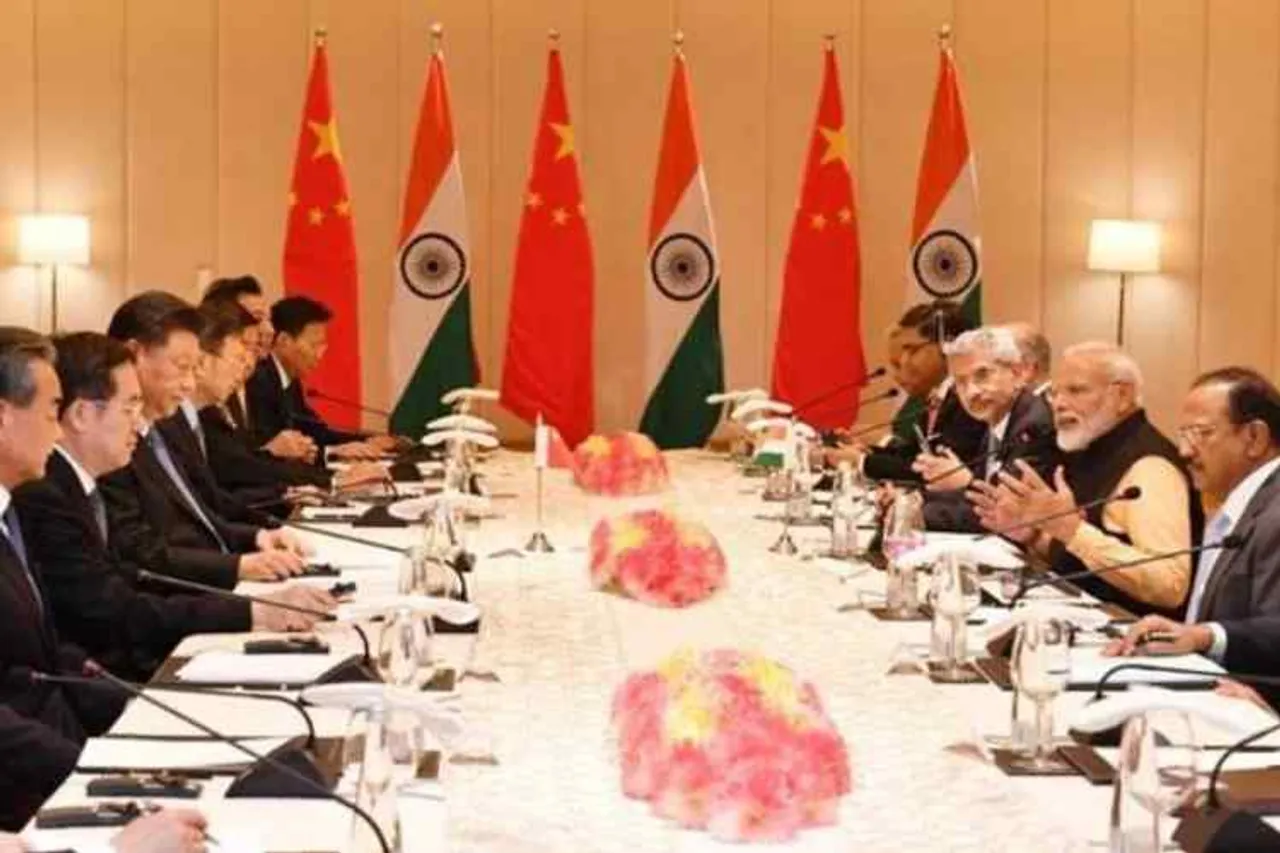 modi, modi xi summit, modi xi summit news, modi xi summit latest news, modi xi summit live, modi news, narendra modi live news, modi xi meet, மோடி - ஜி ஜின்பிங் சந்திப்பு, மகாபலிபுரம் முறைசாரா உச்சி மாநாடு, சீனா, இந்தியா, modi xi meet mahabalipuram, modi xi meet in chennai, modi xi jinping mamallapuram, modi xi jinping meeting, modi xi jinping meet, மோடி - ஜி ஜின்பிங் பேச்சுவார்த்தை, மோடி - ஜி ஜின்பிங் முறைசாரா உச்சி மாநாடு நிறைவு, modi xi jinping meet live, modi xi jinping visit mamallapuram, foreign secretary Vijay Gokhale, modi visit mamallapuram