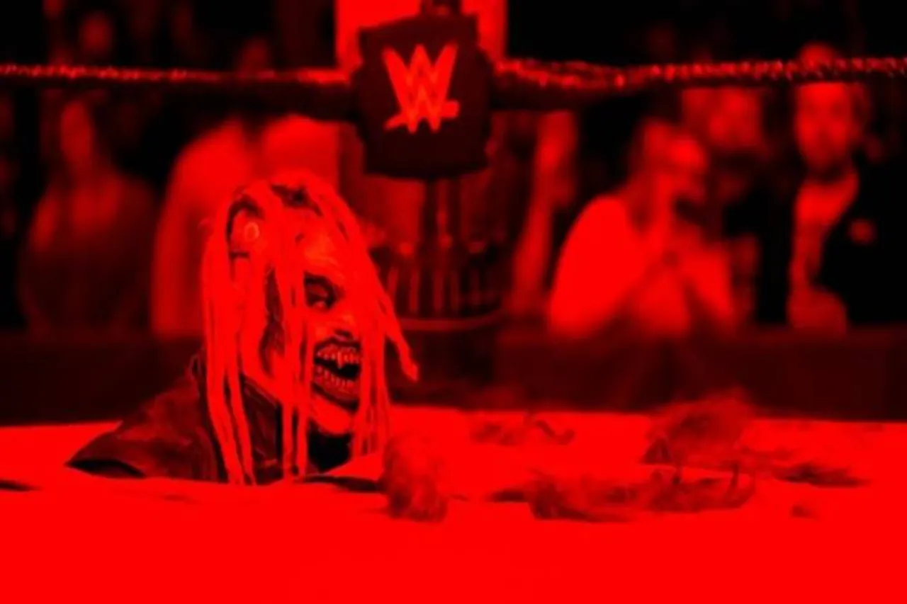SmackDown The Fiend Bray Wyatt takes a piece of Daniel Bryan - WWE SmackDown: ரசிகர்களை மிரள வைத்த பிரே வியட்! கதிகலங்கிய டேனியல் பிரையன்