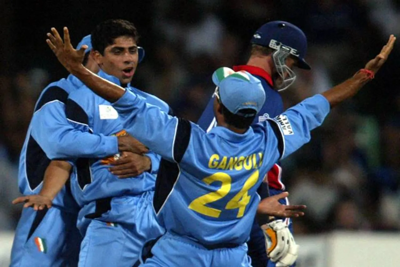 nehra 6 wickets vs england world cup 2003 cricket flash back - உலகக் கோப்பைக்கு முன் தாய்க்கு நெஹ்ரா அளித்த 2 வாக்குறுதி... ஒன்னு இங்க இருக்கு; இன்னொன்னு எங்க?