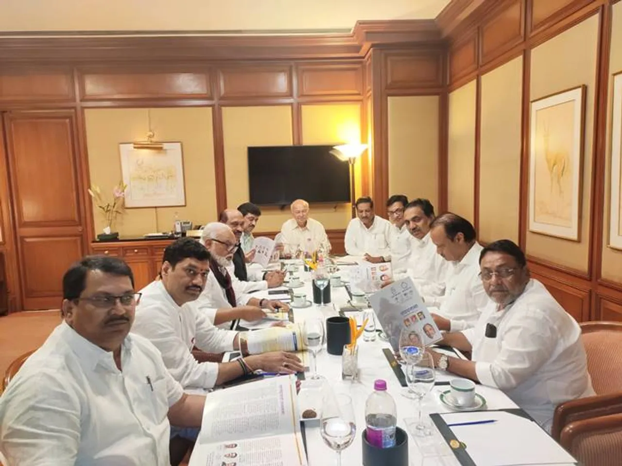 Maharashtra Government Formation Uddhav Thackeray sits with Congress