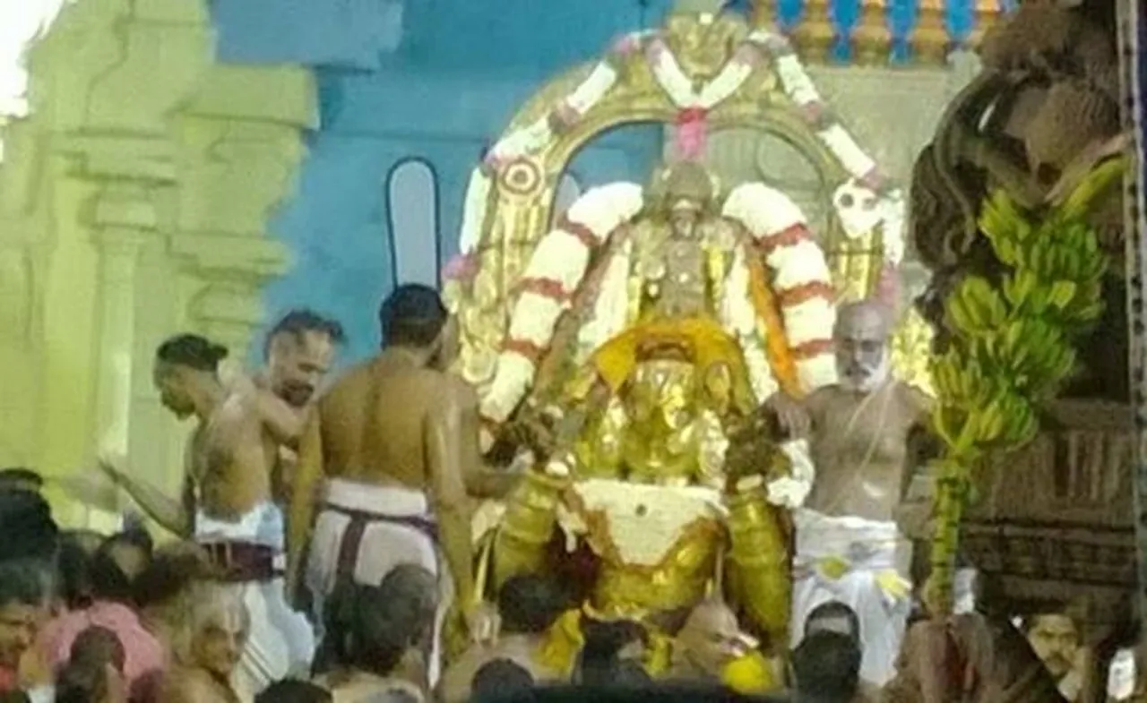 Kanchipuram vadakalai vs thenkalai, kanchipuram varadaraja perumal, வடகலை தென்கலை, Kanchipuram vaikunta perumal temple