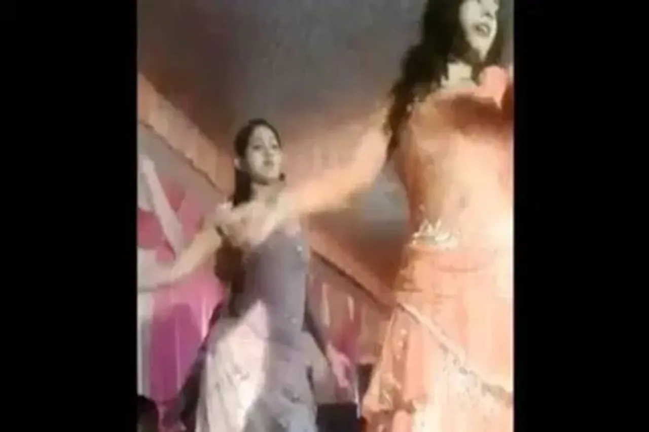 Dancer shot in face at UP wedding, two arrested - திருமண நிகழ்ச்சியில் நடனமாடிய பெண்ணின் முகத்தில் துப்பாக்கிச் சூடு! பகீர் வீடியோ