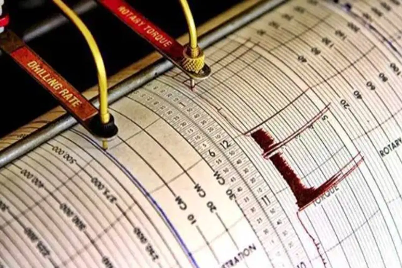 Earthquake tremors magnitude of 6.1 felt across Delhi & NCR - டெல்லியில் நில அதிர்வு - ரிக்டர் அளவு கோலில் 6.3 ஆக பதிவு