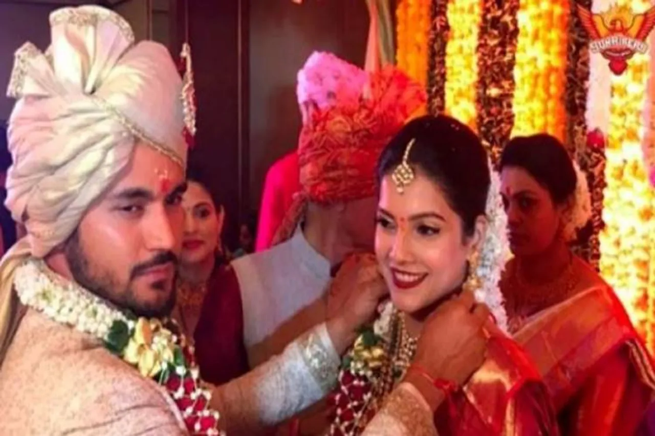 manish pandey married ashrita shetty video and pics - 'தமிழ் ஹீரோயினை மணந்த இந்திய இளம் வீரர் மனீஷ் பாண்டே' - தமிழகத்தின் கல்யாணப் பரிசு என்ன தெரியுமா? (வீடியோ)