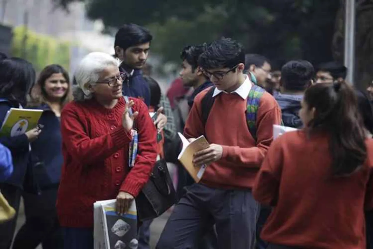 CBSE wants students parents to stay away From Rumours