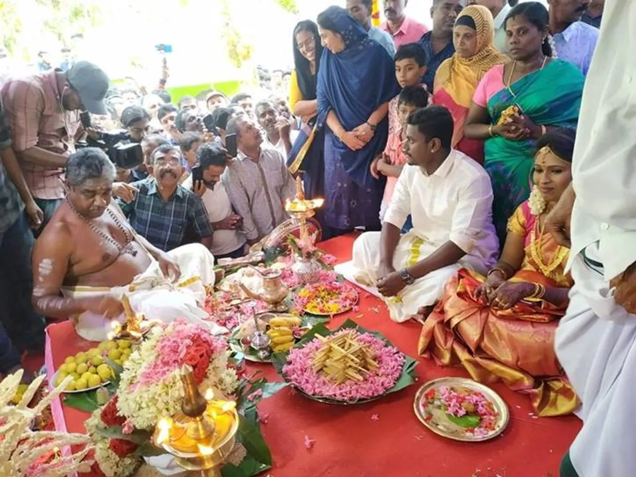 Kerala Hindu couple married in cheruvally Muslim Jamaat mosque