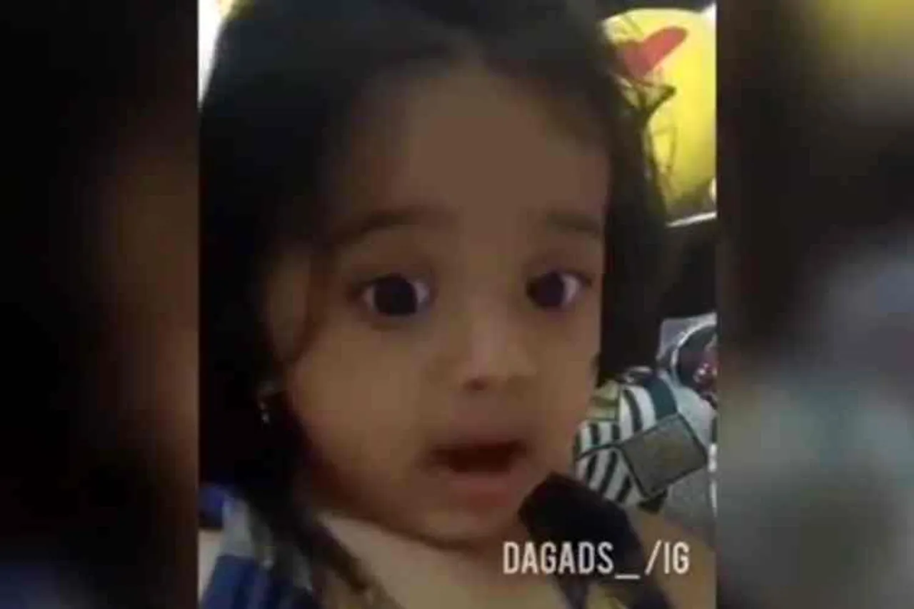 girl child speaking video, kannada girl child video, வைரல் வீடியோ, அப்பாக்கள் கொண்டாடும் வீடியோ, girl child says love daddy, twitter video, viral video, facebook video, funny video