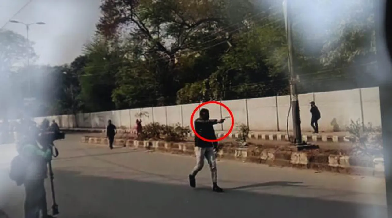 jamia millia islamia, jamia news, jamia firing, ஜாமியா மில்லியா இஸ்லாமியா பல்கலைக்கழக மாணவர் மீது துப்பாக்கிச் சூடு, ஜாமியா மாணவர் மீது துப்பாக்கிச் சூடு, பரபரப்பு வீடியோ, வைரல் வீடியோ, ஜாமியா துப்பாக்கிச் சூடு வீடியோ, firing in jamia, jamia protest today, jamia university, jamia news live, jamia shooting, jamia nagar, latest news delhi, jamia protest, jamia islamia jamia millia islamia, jamia news, jamia firing, firing in jamia, jamia protest today, jamia university, jamia news live, jamia shooting, jamia nagar, latest news delhi, jamia protest, jamia islamia