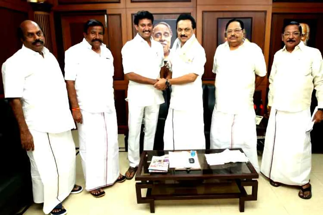 anbil mahesh, DMK Tiruchi district secretary, திமுக, அன்பில் மகேஷ், திமுக திருச்சி மாவட்ட செயலாளர், dmk Tiruchi south distirct secretary anbil mahesh, dmk, anbil poyyamozhi, திருச்சி, anbil dharmalingam, kn nehru