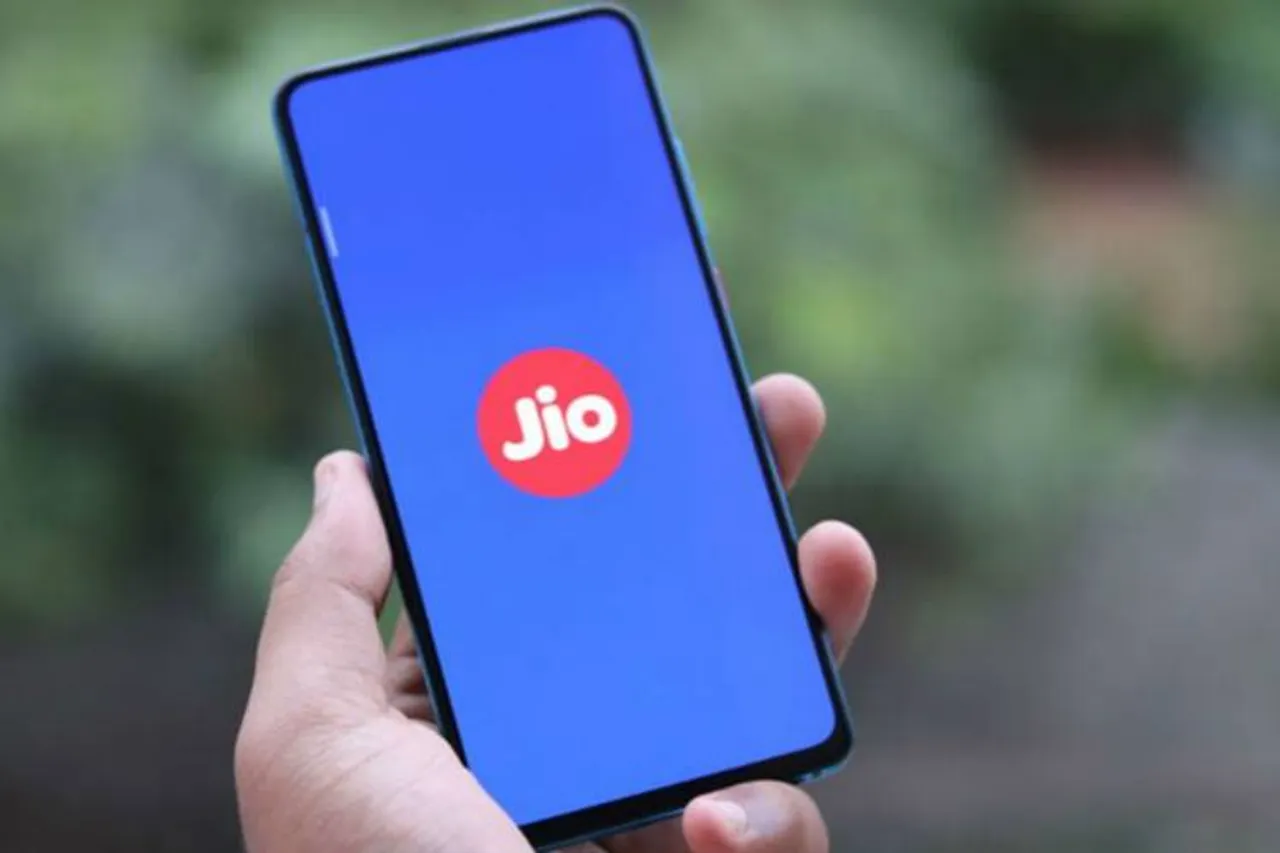Is Reliance Jio offering free recharge of Rs 498