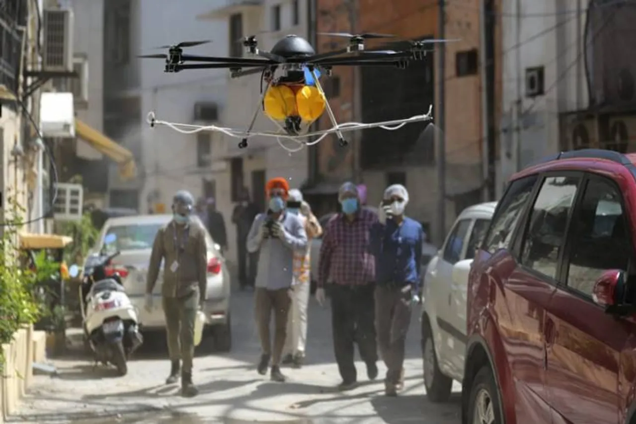 Using Drones with Packs of 5 litre disinfectants to sanitise parts of Nizamuddin videos