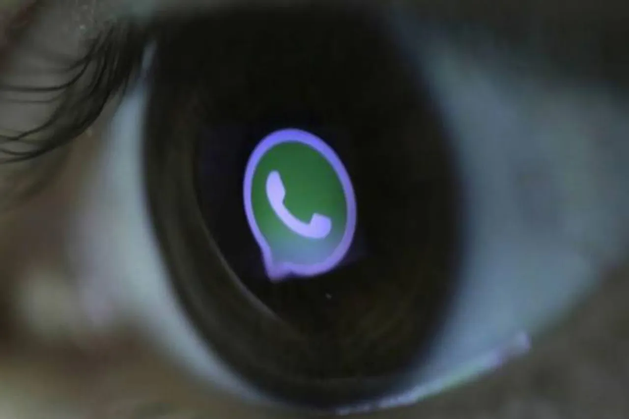 how you can read WhatsApp texts without causing blue ticks