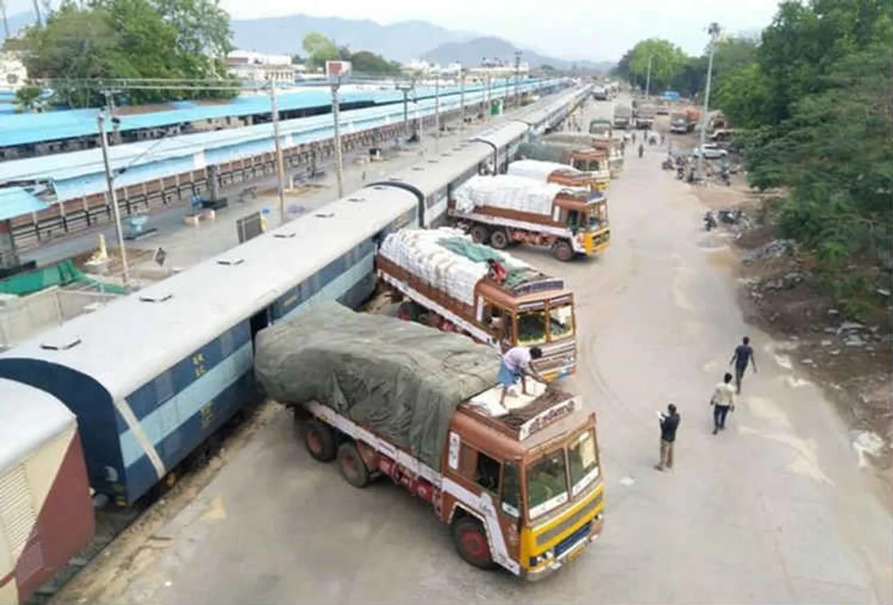 மே 3-க்கு முன்பு பயணிகள் ரயில் இயங்குமா? ரயில்வே அமைச்சகம் விளக்கம்