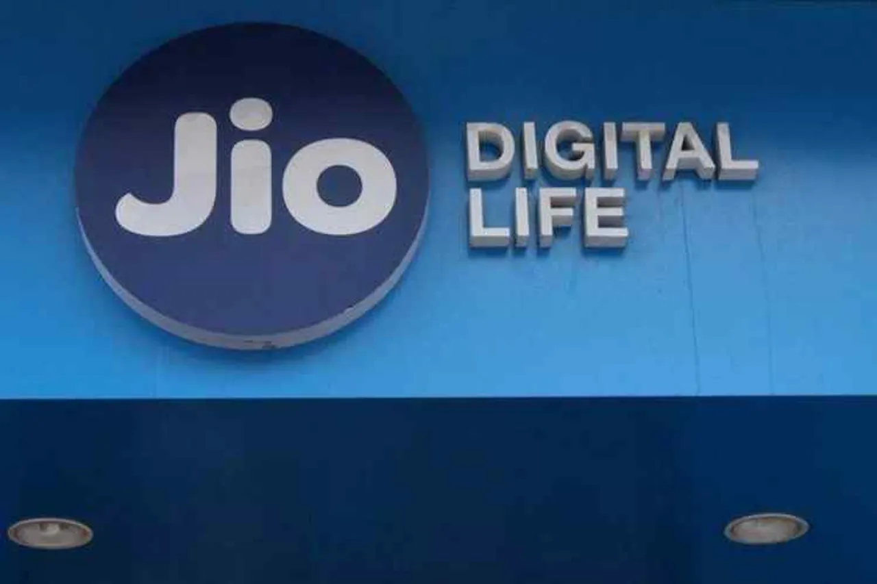 reliance jio, jio, jew new plans, jio, jio atm plans, jio atm recharge plans, jio bank offers, jio features, corona virus, lockdown