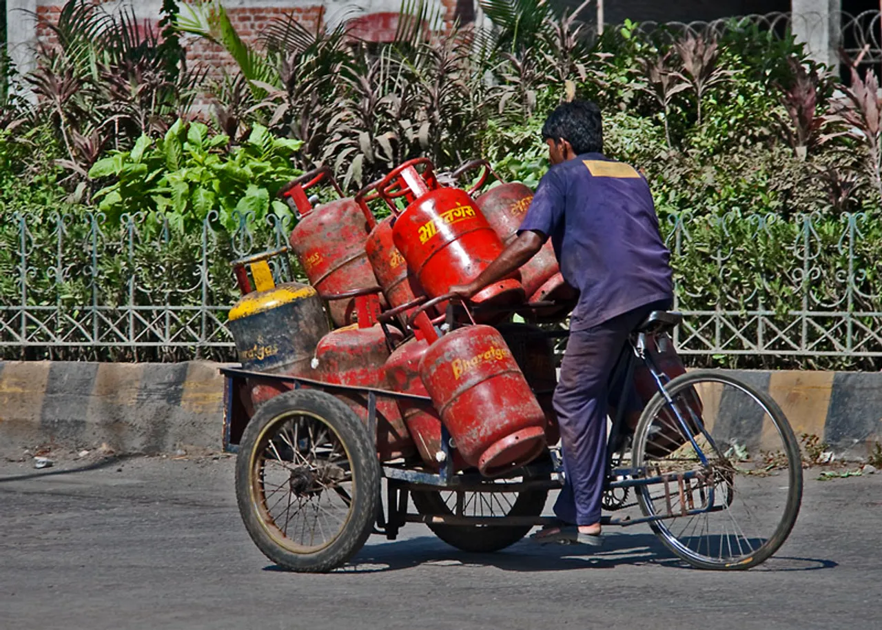 madras high court, court news, chennai high court, cylinder delivery, tamil nadu news, news, news in tamil, சென்னை ஐகோர்ட், தமிழக செய்திகள்