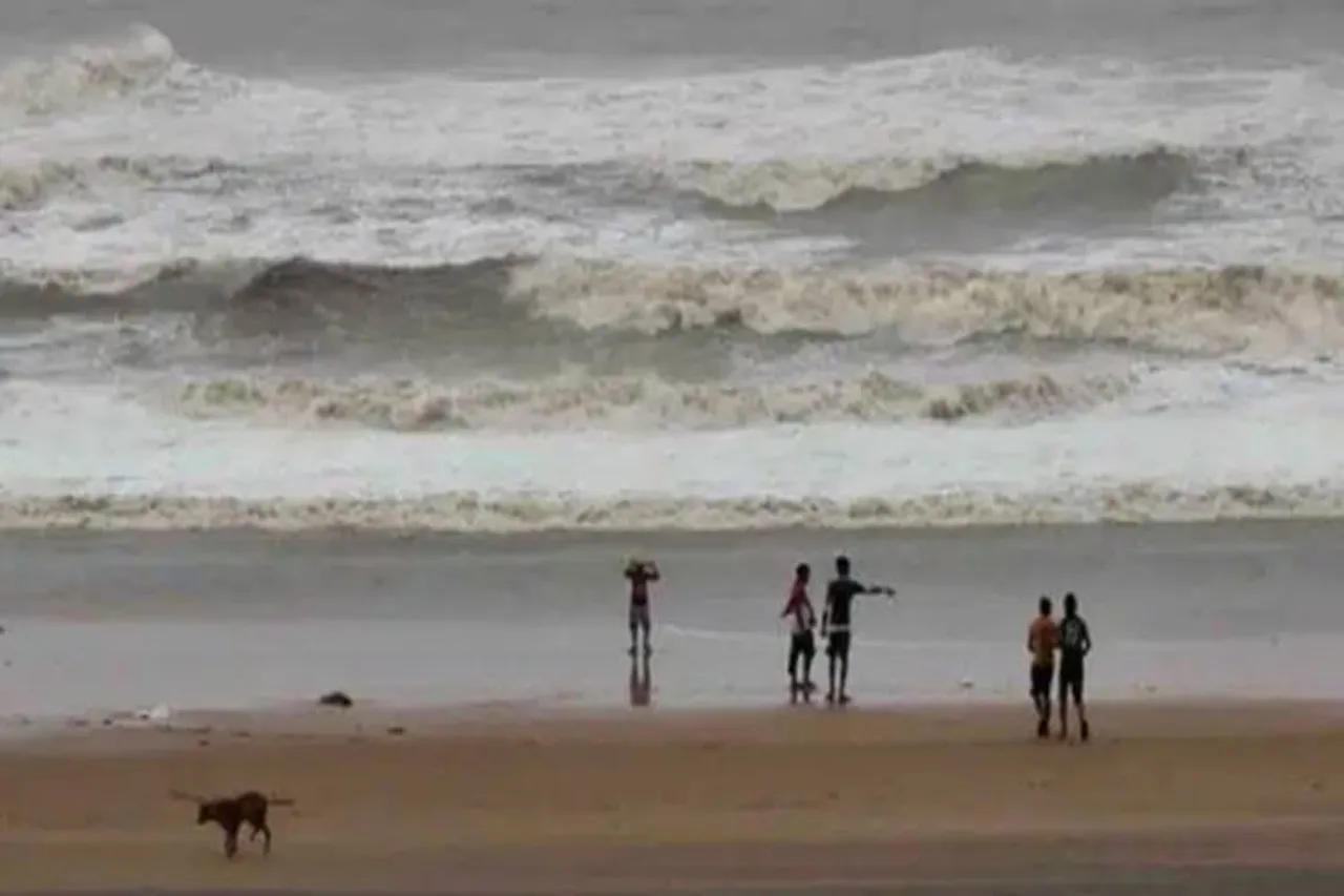 cyclone amphan live updates, cyclone amphan live, cyclone amphan, cyclone amphan in tamil nadu, rain weather updates, chennai weather updates, tamilnadu weather updates, ஆம்பன் புயல், சென்னை வானிலை ஆய்வு மையம், சென்னை வானிலை மையம்