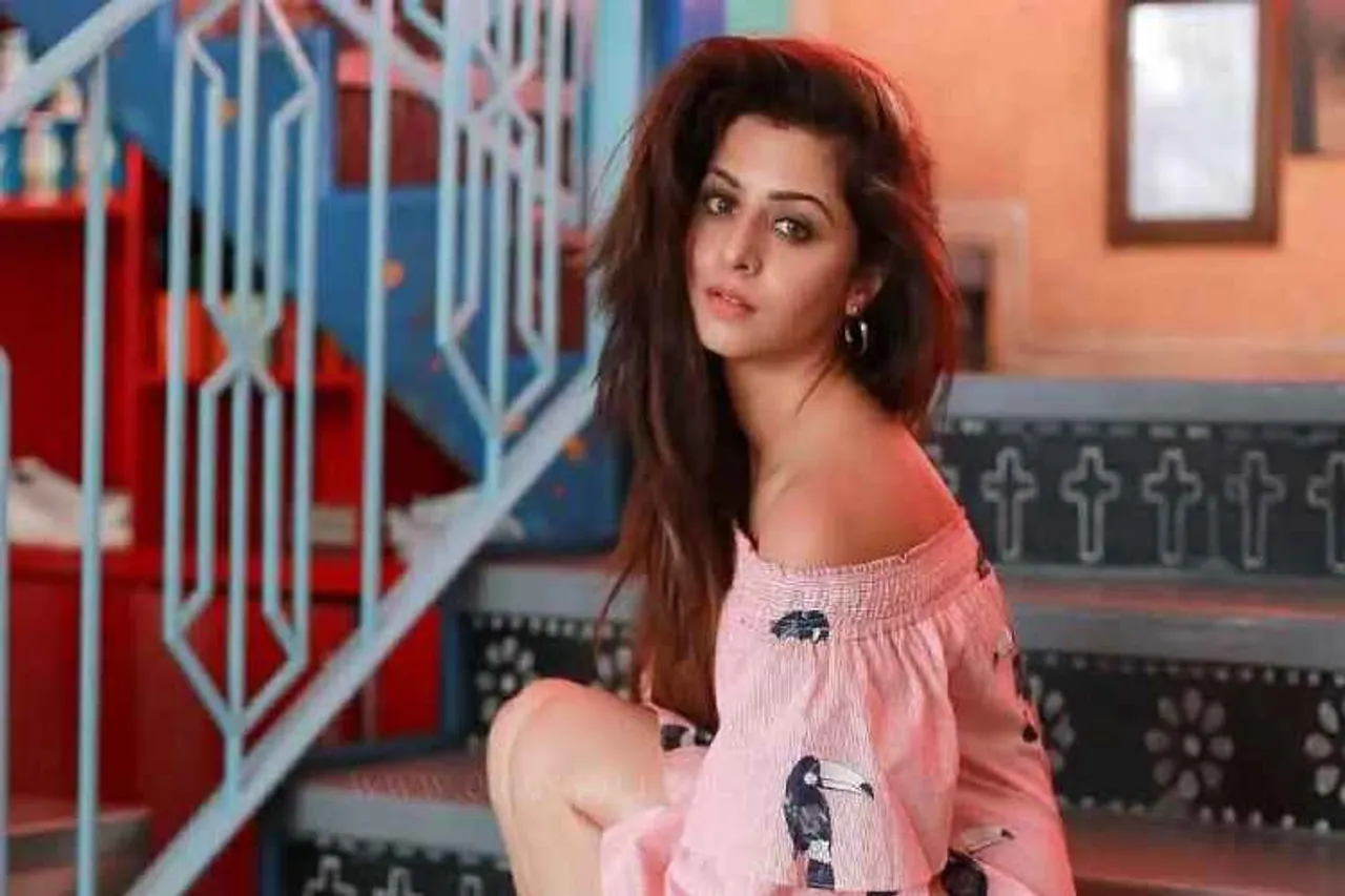 vedhika. hot dance video, instagram, video, viral, simbu, actress vedhika, muni, ragava lawrence, kaalai, kaaviya thalaivan, director bala, paradesi, hot dance, video, viral, news in tamil, tamil news, news tamil, todays news in tamil, today tamil news, today news in tamil, today news tamil