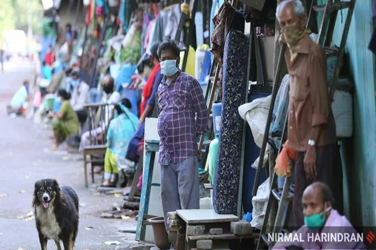 Tamil people return from Dharavi of Mumbai, Dharavi return, native village people not received dharavi people, Dharavi, தாராவியில் இருந்து தமிழகம் திரும்பிய தமிழர்கள்; சொந்த ஊரில் வரவேற்பு இல்லை, திருநெல்வேலி, தமிழ்நாடு, கொரோனா வைரஸ், பொது முடக்கம், கோவிட்-19, Mumbai, Nellai, Tirunelveli, Valliyur, Maharashtra, tamil nadu coronavirus news,lockdown in tamil nadu,coronavirus lockdown in tamil nadu, Tamil Nadu news,Tamil Nadu Lockdown News,Tamil Nadu Lockdown