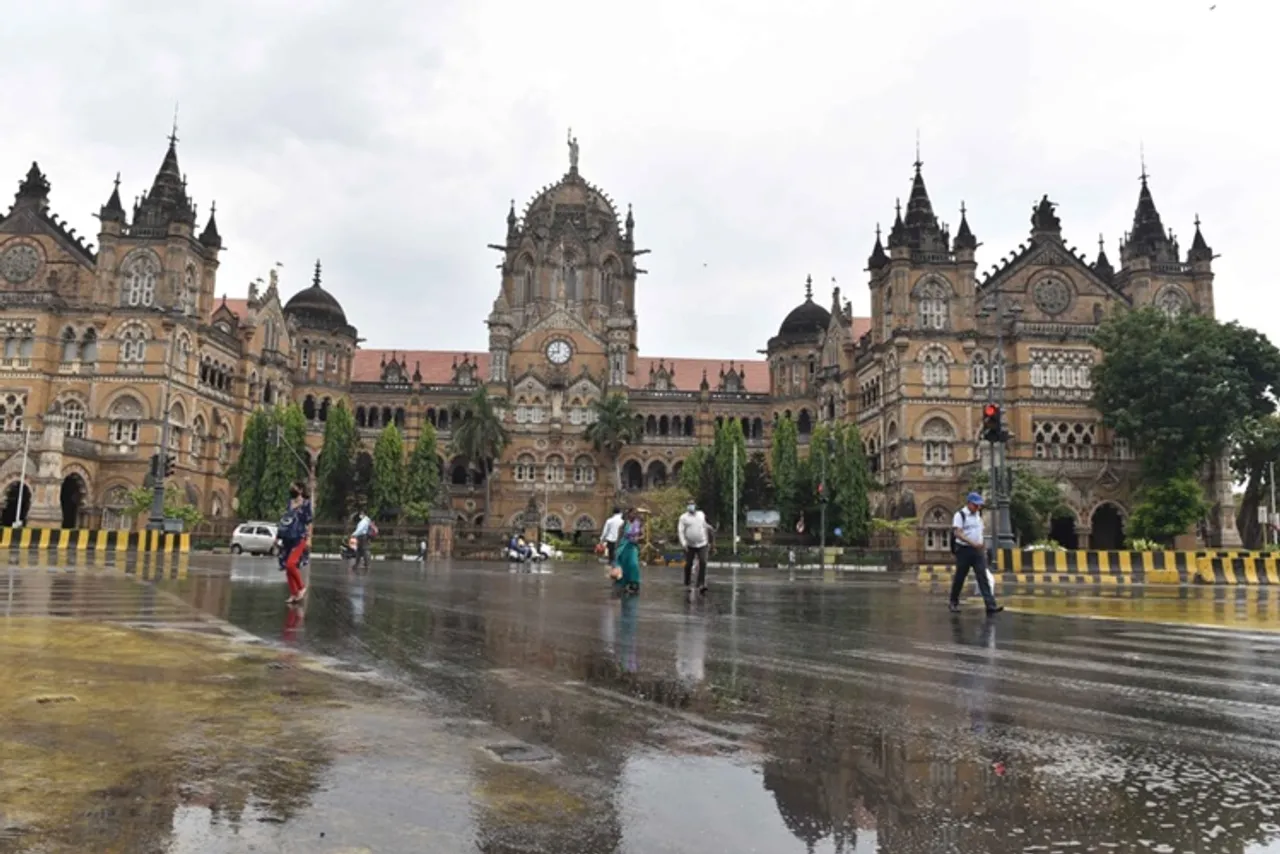 Nisarga Cyclone Nears Maharashtra : landfall would take place tomorrow