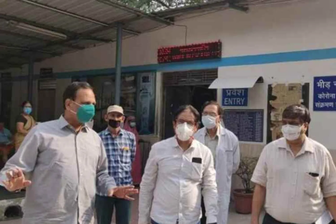 satyendar jain hospitalised, delhi health minister satyendar jain high fever sudden oxygen level drop, satyendar jain coronavirus, டெல்லி சுகாதார அமைச்சர் சத்யேந்தர் ஜெயின், சத்யேந்தர் ஜெயின் மருத்துவமனையில் அனுமதி, delhi news, delhi health minister, covid-19 tested, coronavirus, delhi health minister hospital, tamil indian express