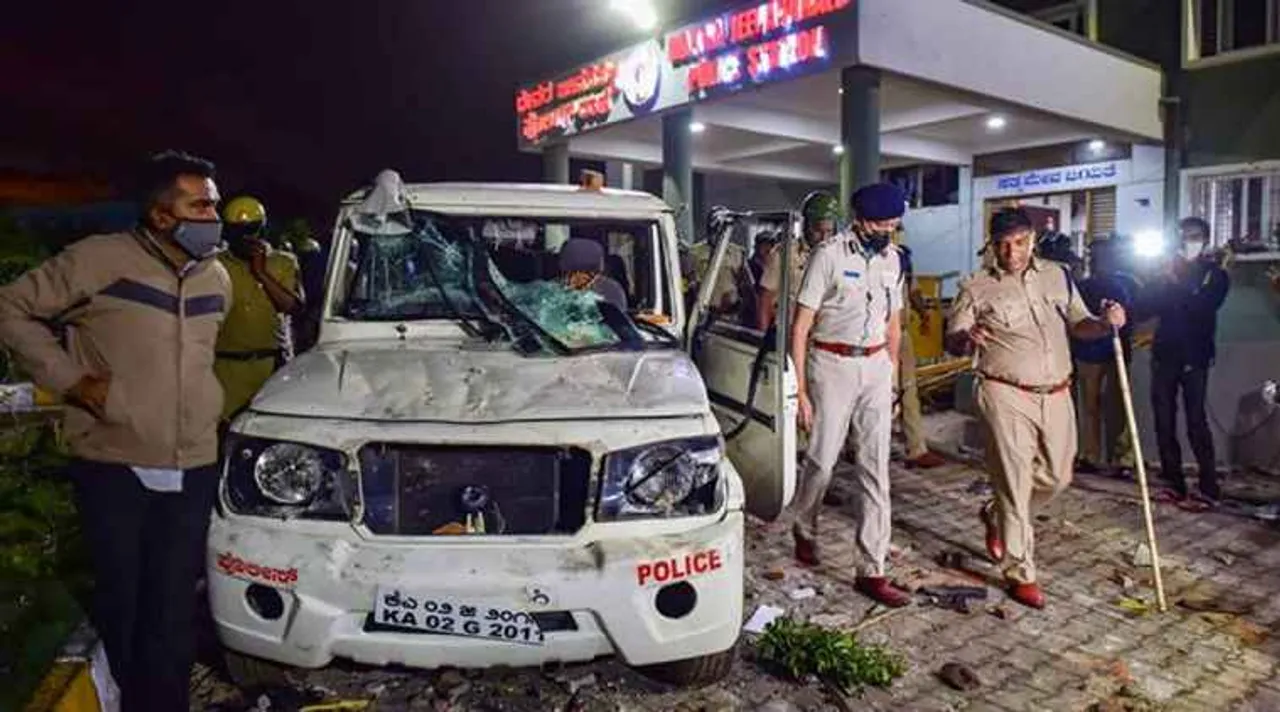 bangalore violence, Bangalore, Bangalore news, Bangalore police, பெங்களூரு வன்முறை, எஸ்டிபிஐ, போலீஸ் விசாரணை, Bangalore violence, Police probing role of SDPI in violence, Islam, Congress, Tamil Indian Express