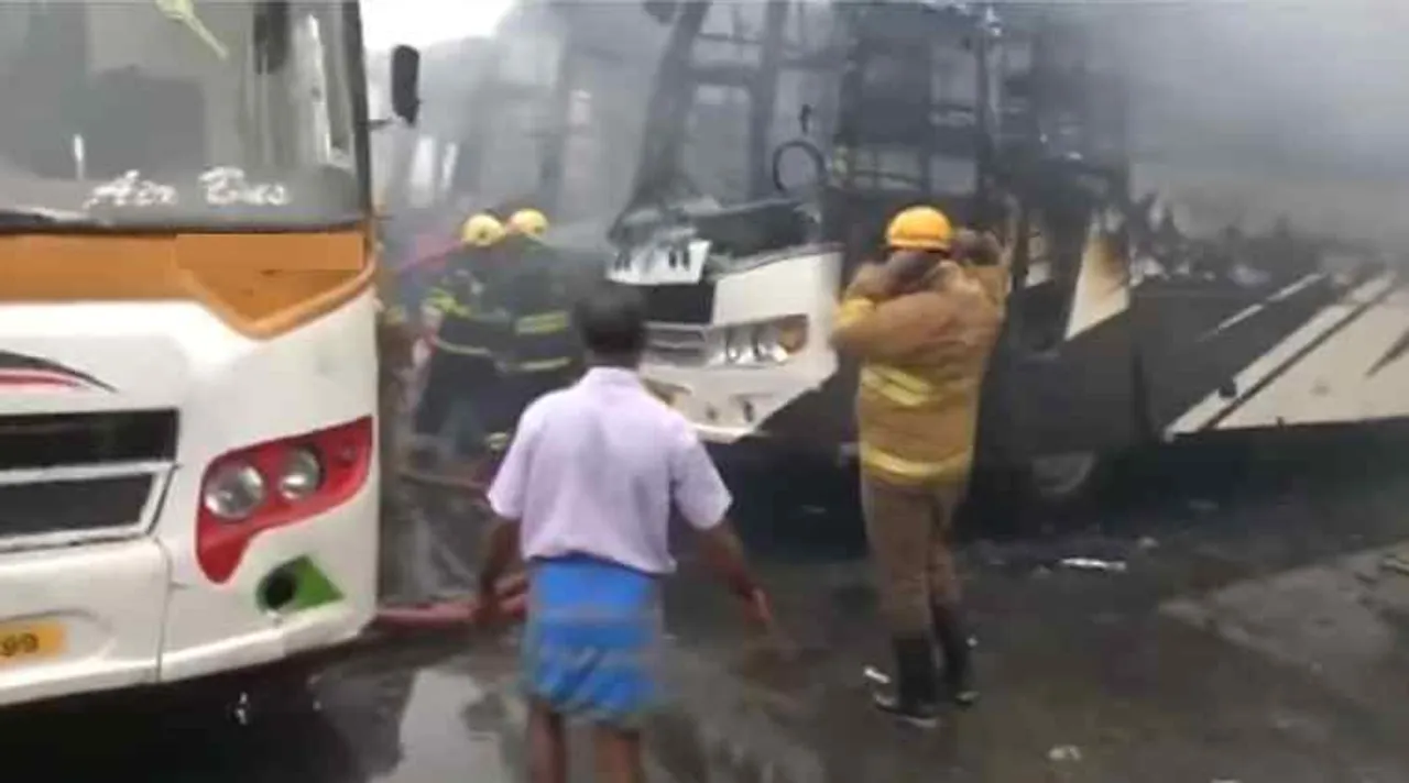 chennai koyambedu omni bus fire accident, சென்னை, கோயம்பேடு ஆம்னி பேருந்து நிலையத்தில் தீ விபத்து, 3 பேருந்துகள் எரிந்து நாசம், koyambedu omni bus fire, chennai 3 buses fully burned, chennai, koyambedu bus stand