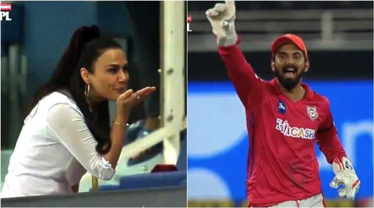 Preity Zinta gives flying kiss, Preity Zinta flying kiss, Preity Zinta flying kiss to her team, ஃப்ளையிங் கிஸ் பிரீத்தி ஜிந்தா, Preity Zinta flying kiss to kings xi punjab team, பிரீத்தி ஜிந்தா, ஃபிளையிங் கிஸ் கொடுத்த பிரீத்தி ஜிந்தா, கிங்ஸ் லெவன் பஞ்சாப், kings xi punjab team players, வைரல் வீடியோ, ஐபிஎல், viral vede, ipl, Preity Zinta, kings xi punjab team owner Preity Zinta, கிங்ஸ் லெவன் பஞ்சாப் ஓனர் பிரீத்தி ஜிந்தா